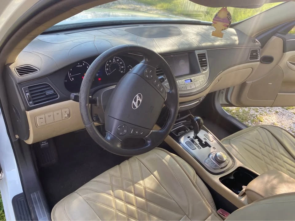 2009 Hyundai Genesis - Image 7 of 10