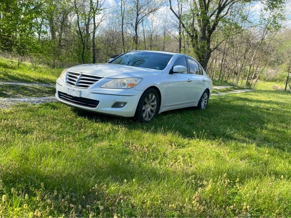 2009 Hyundai Genesis - Image 2 of 10
