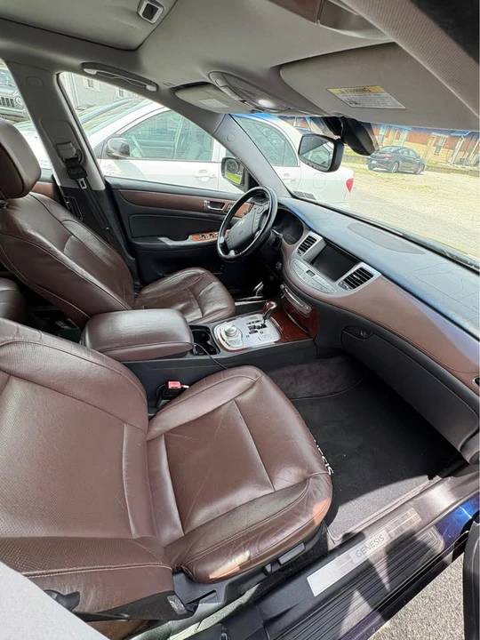 2009 Hyundai Genesis - Image 8 of 20