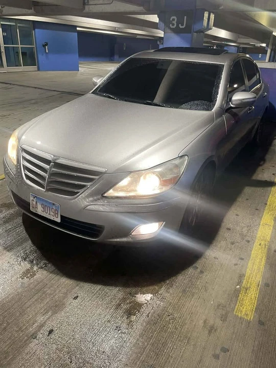 2009 Hyundai Genesis - Image 2 of 5