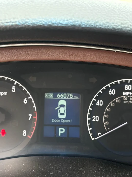 2009 Hyundai Genesis - Image 17 of 20
