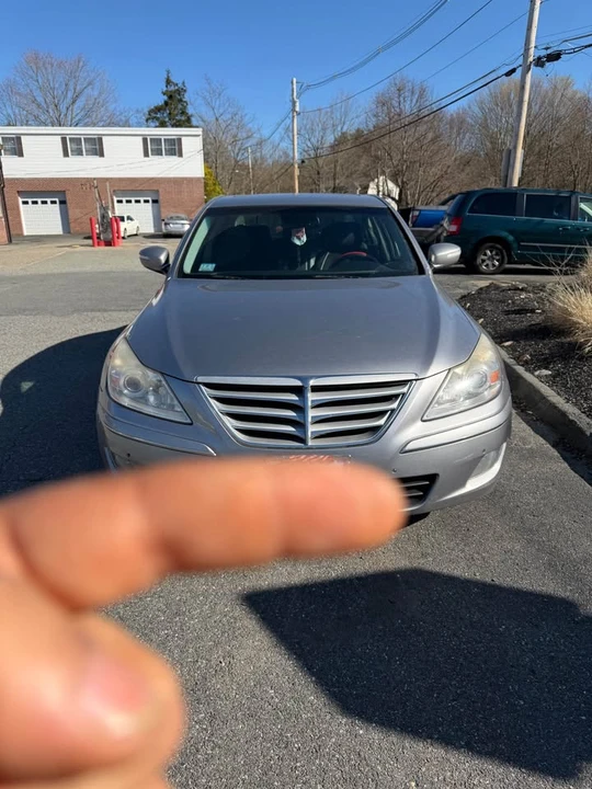 2009 Hyundai Genesis - Image 2 of 7