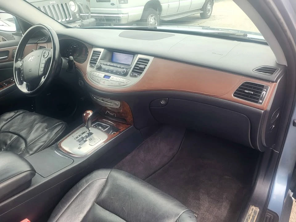 2009 Hyundai Genesis - Image 11 of 13