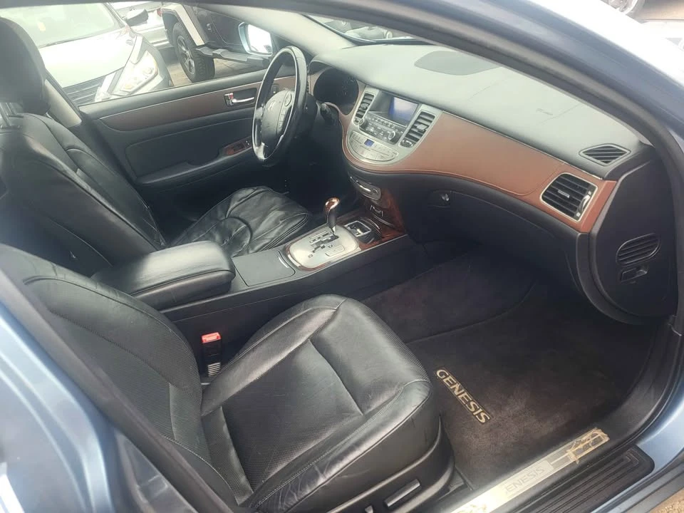 2009 Hyundai Genesis - Image 10 of 13