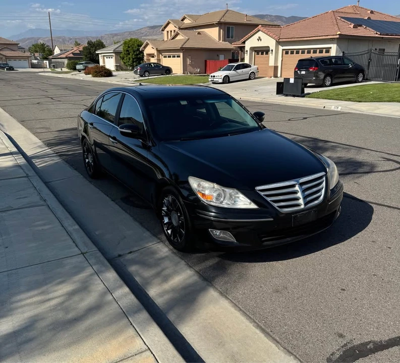 2009 Hyundai Genesis - Image 2 of 7