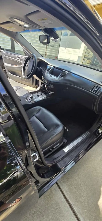 2009 Hyundai Genesis - Image 7 of 10