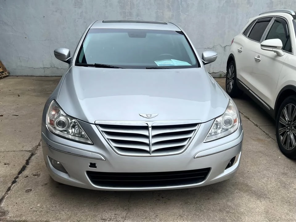 2009 Hyundai Genesis - Image 2 of 7