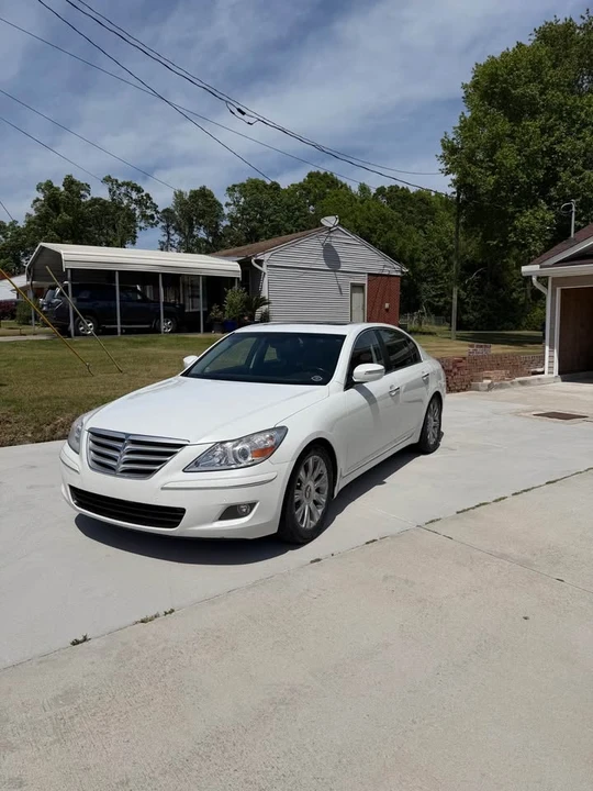 2009 Hyundai Genesis - Image 3 of 11