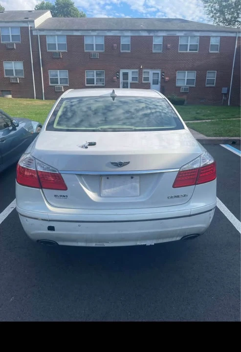2009 Hyundai Genesis - Image 2 of 7
