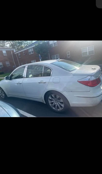 2009 Hyundai Genesis - Image 4 of 7
