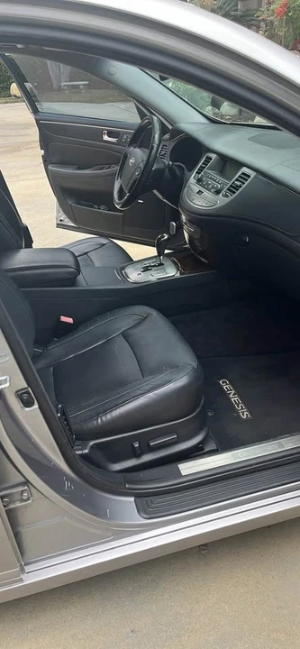 2009 Hyundai Genesis - Image 11 of 15