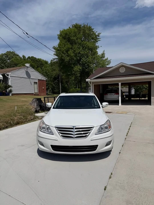 2009 Hyundai Genesis - Image 3 of 11