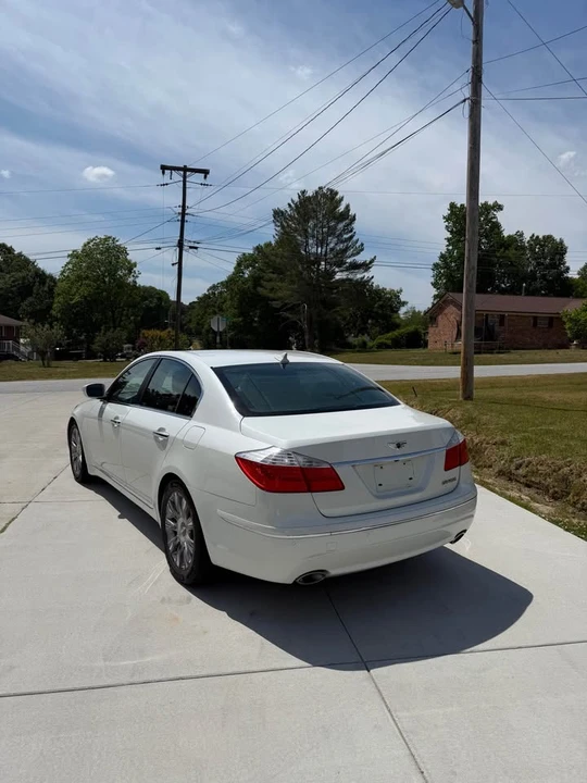 2009 Hyundai Genesis - Image 5 of 11