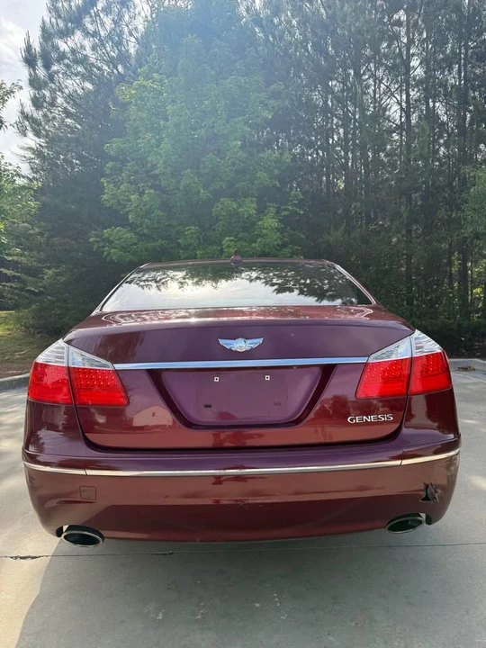 2009 Hyundai Genesis - Image 15 of 17
