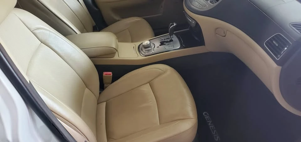 2009 Hyundai Genesis - Image 7 of 12