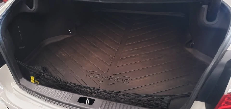 2009 Hyundai Genesis - Image 11 of 12