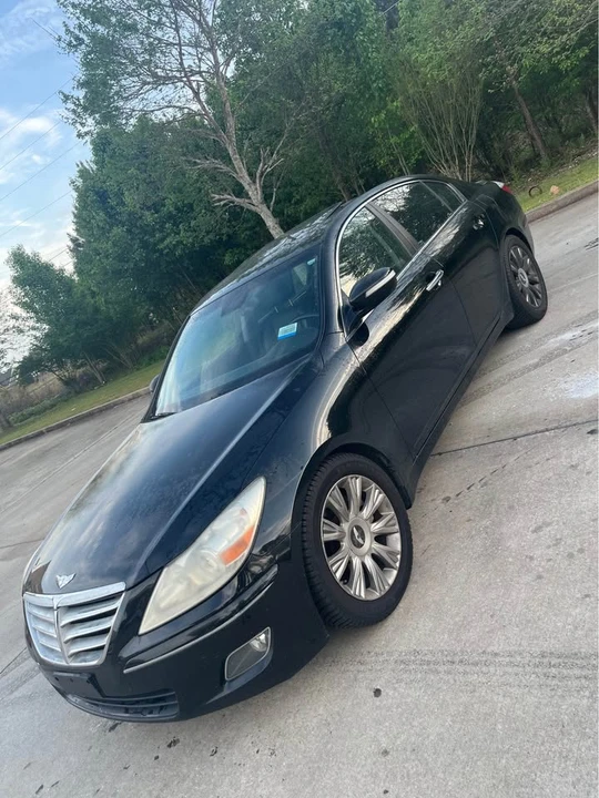 2009 Hyundai Genesis - Image 2 of 17