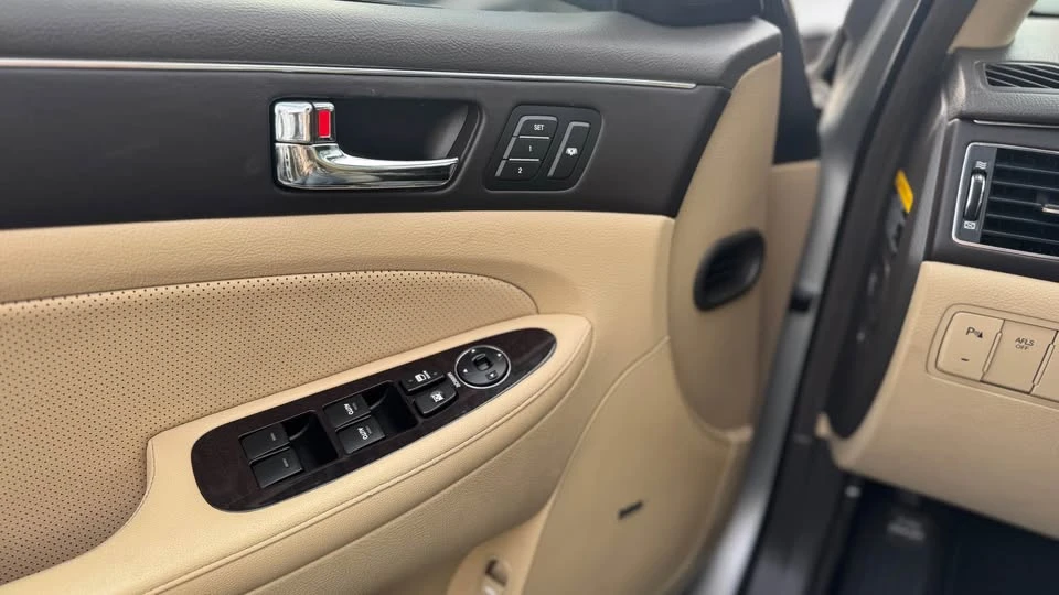 2009 Hyundai Genesis - Image 5 of 13