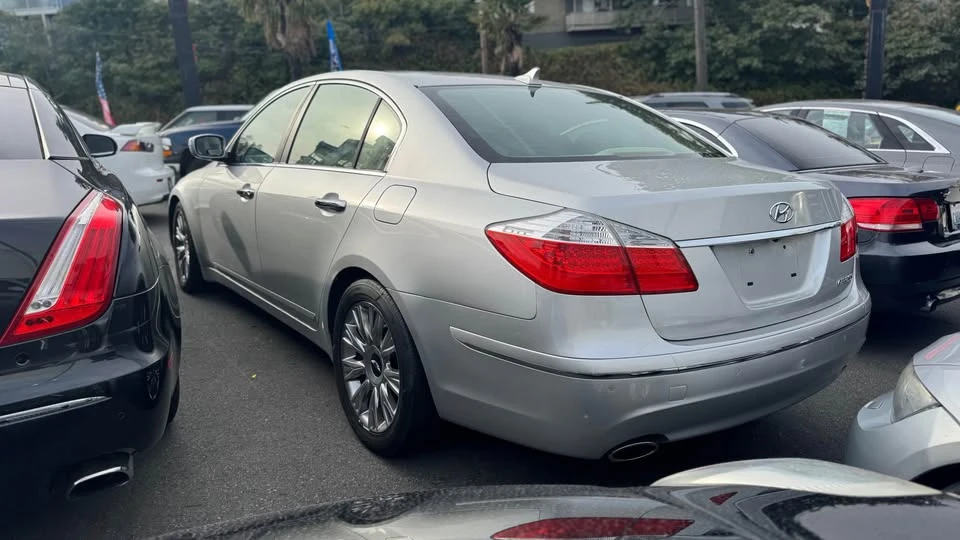 2009 Hyundai Genesis - Image 13 of 13