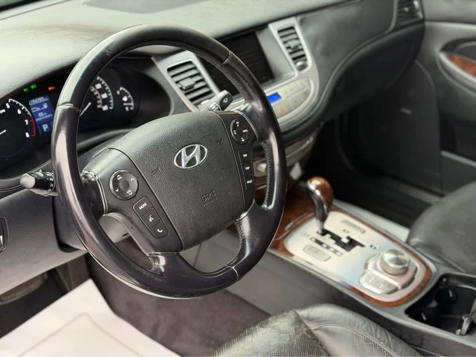 2009 Hyundai Genesis - Image 12 of 20