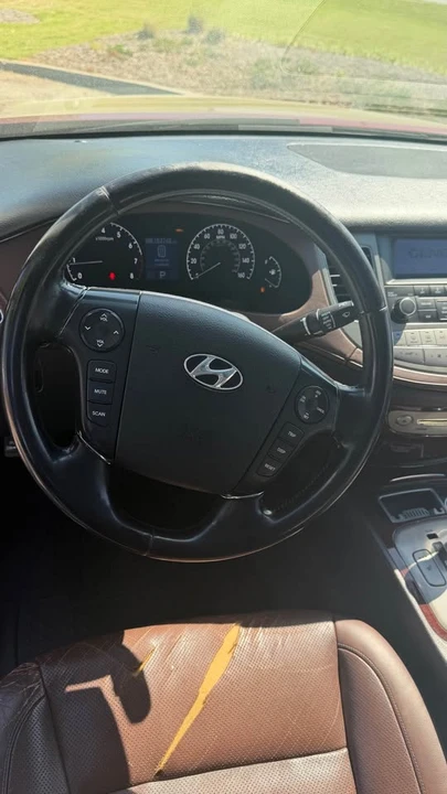 2009 Hyundai Genesis - Image 8 of 19
