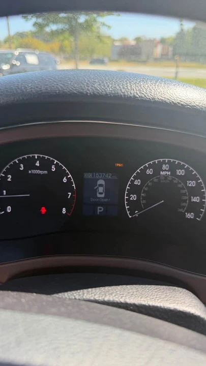 2009 Hyundai Genesis - Image 7 of 19