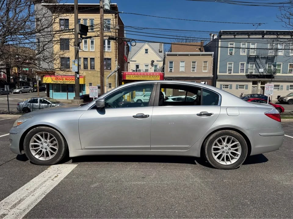 2009 Hyundai Genesis - Image 4 of 14