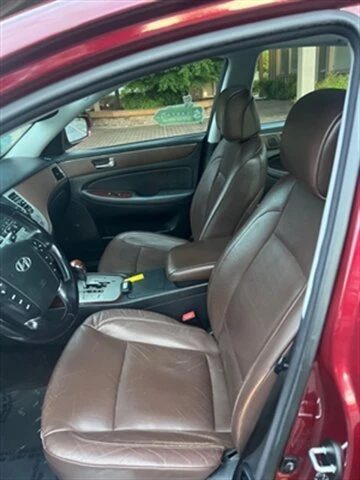 2009 Hyundai Genesis - Image 11 of 20