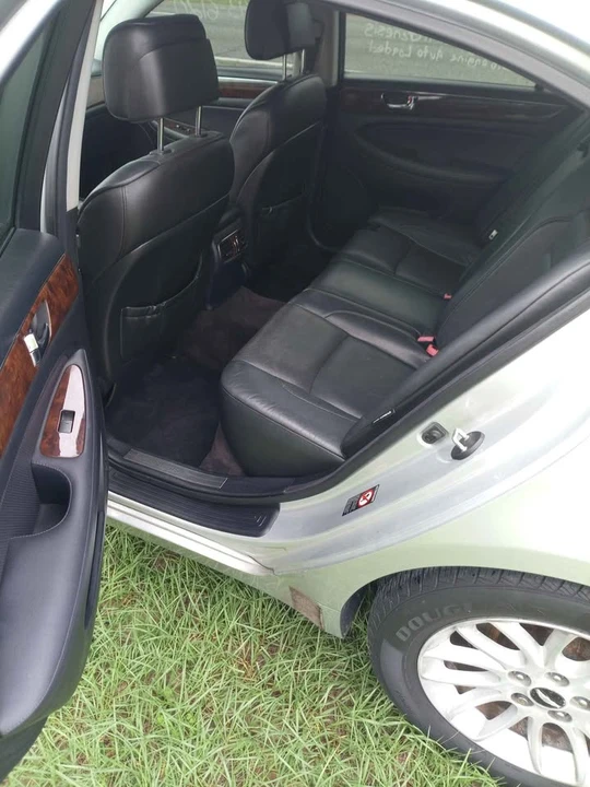 2009 Hyundai Genesis - Image 8 of 9