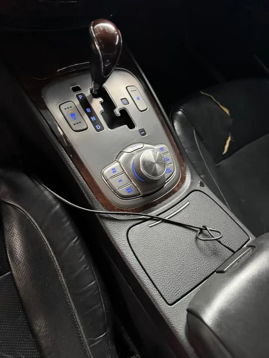2009 Hyundai Genesis - Image 11 of 17