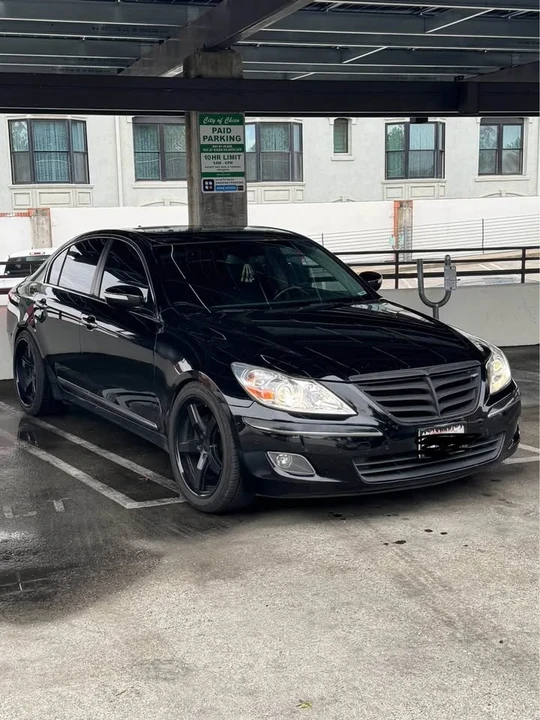 2009 Hyundai Genesis - Image 2 of 17