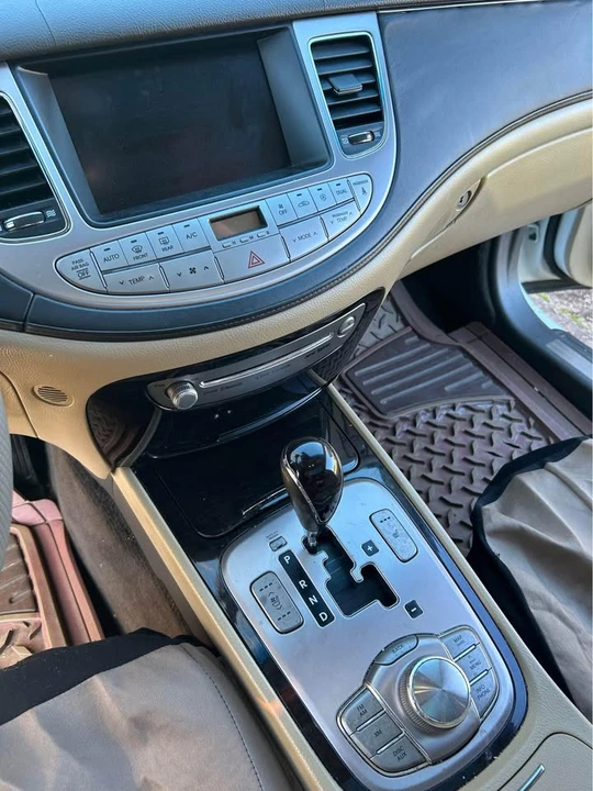 2009 Hyundai Genesis - Image 5 of 6