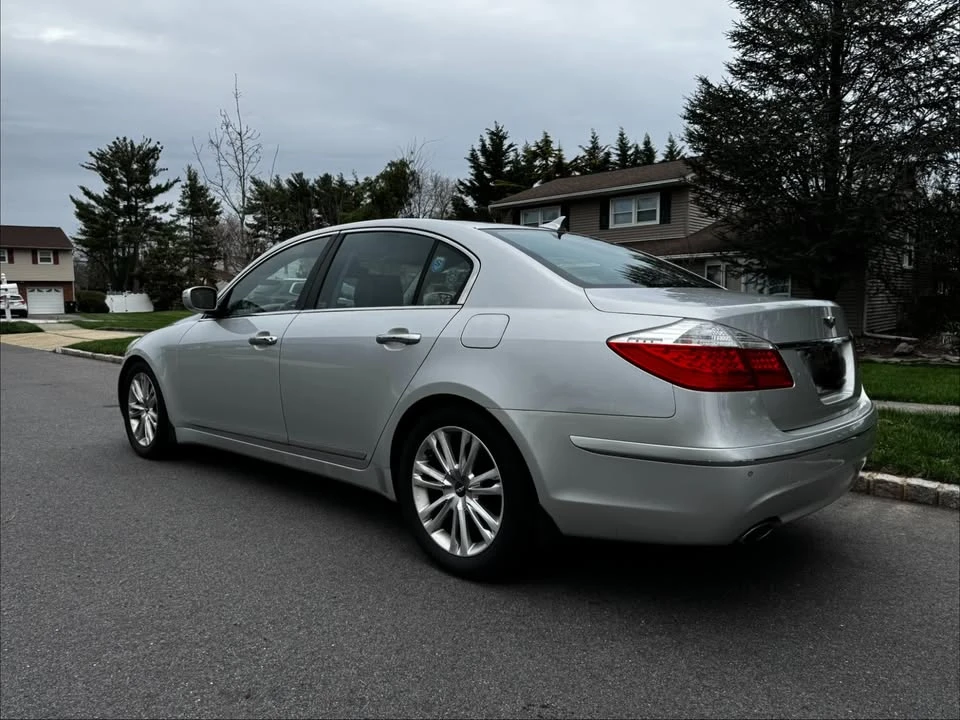2009 Hyundai Genesis - Image 2 of 10