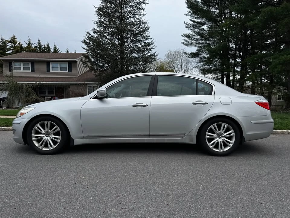 2009 Hyundai Genesis - Image 3 of 10