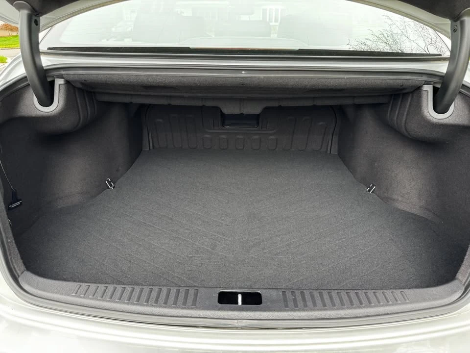 2009 Hyundai Genesis - Image 9 of 10