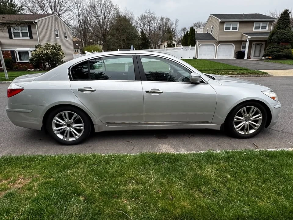2009 Hyundai Genesis - Image 4 of 10