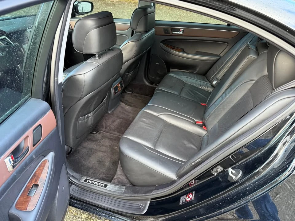2009 Hyundai Genesis - Image 9 of 12