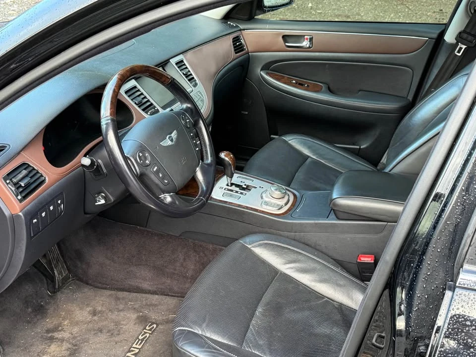 2009 Hyundai Genesis - Image 8 of 12