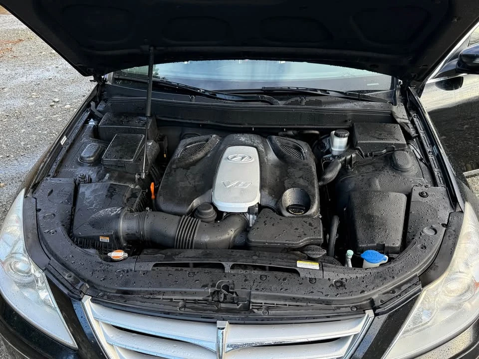 2009 Hyundai Genesis - Image 10 of 12