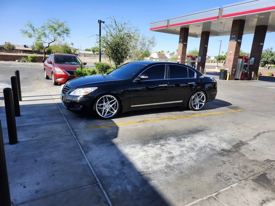 2009 Hyundai Genesis - Image 2 of 4