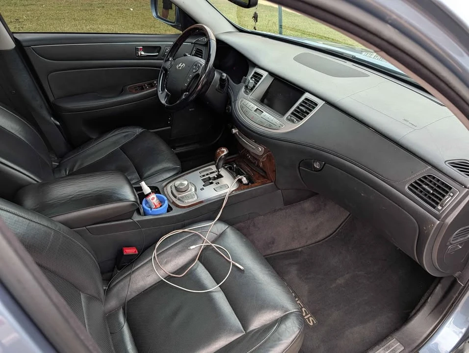 2009 Hyundai Genesis - Image 3 of 7