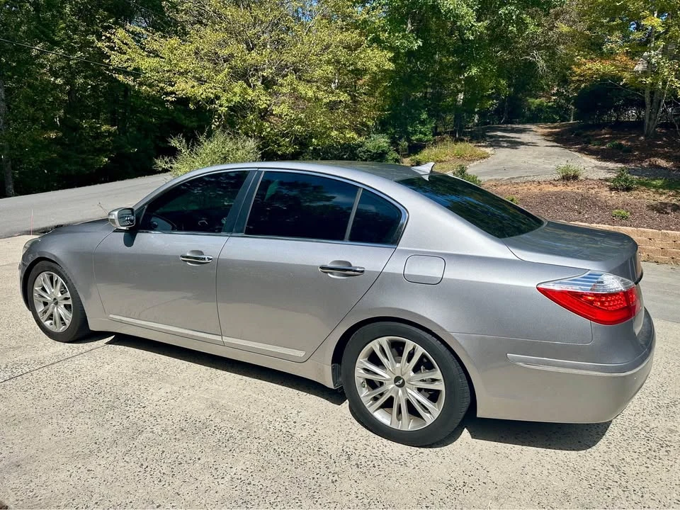 2009 Hyundai Genesis - Image 2 of 10