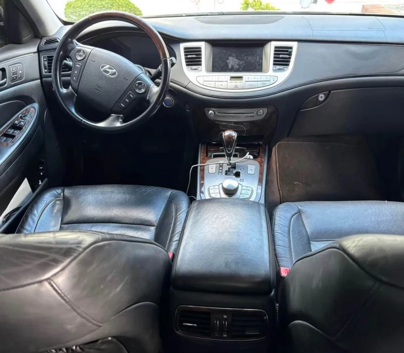 2009 Hyundai Genesis - Image 6 of 14
