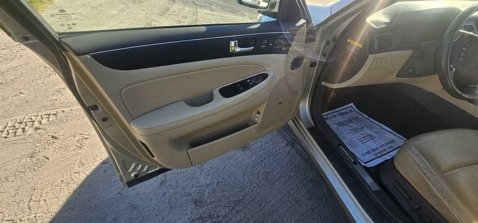 2009 Hyundai Genesis - Image 7 of 14