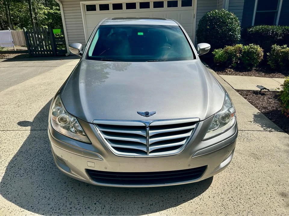 2009 Hyundai Genesis - Image 8 of 10