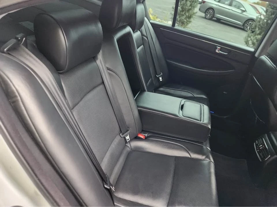 2009 Hyundai Genesis - Image 8 of 18