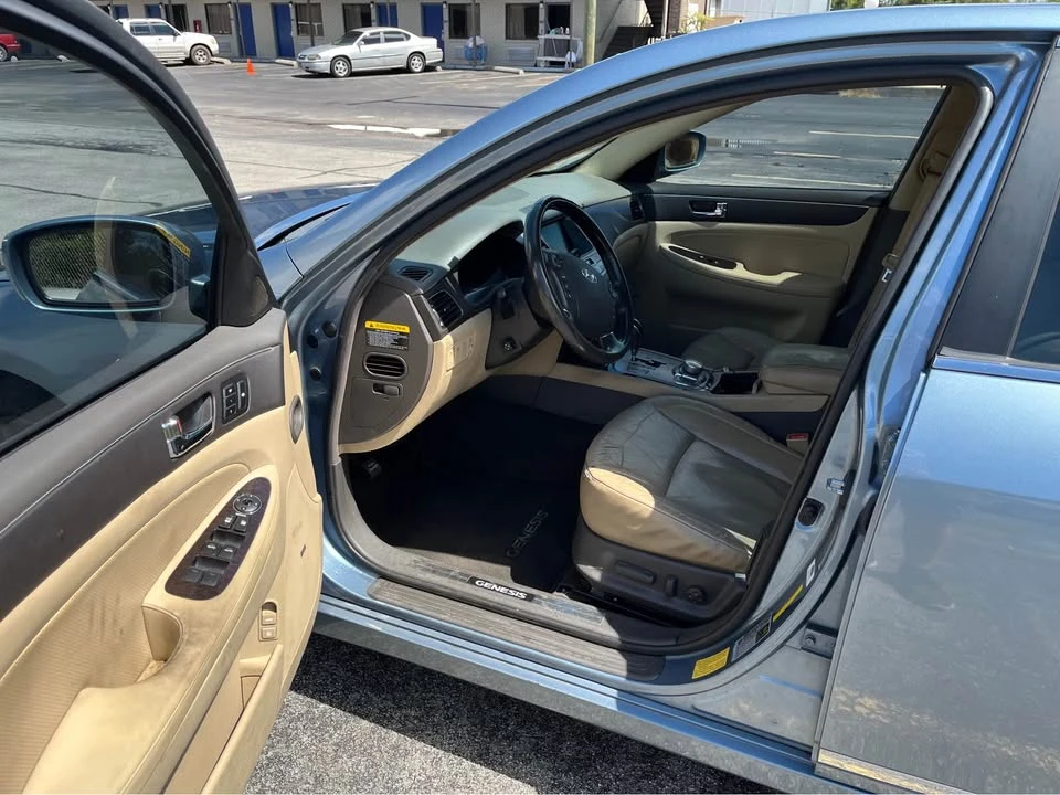 2009 Hyundai Genesis - Image 4 of 6