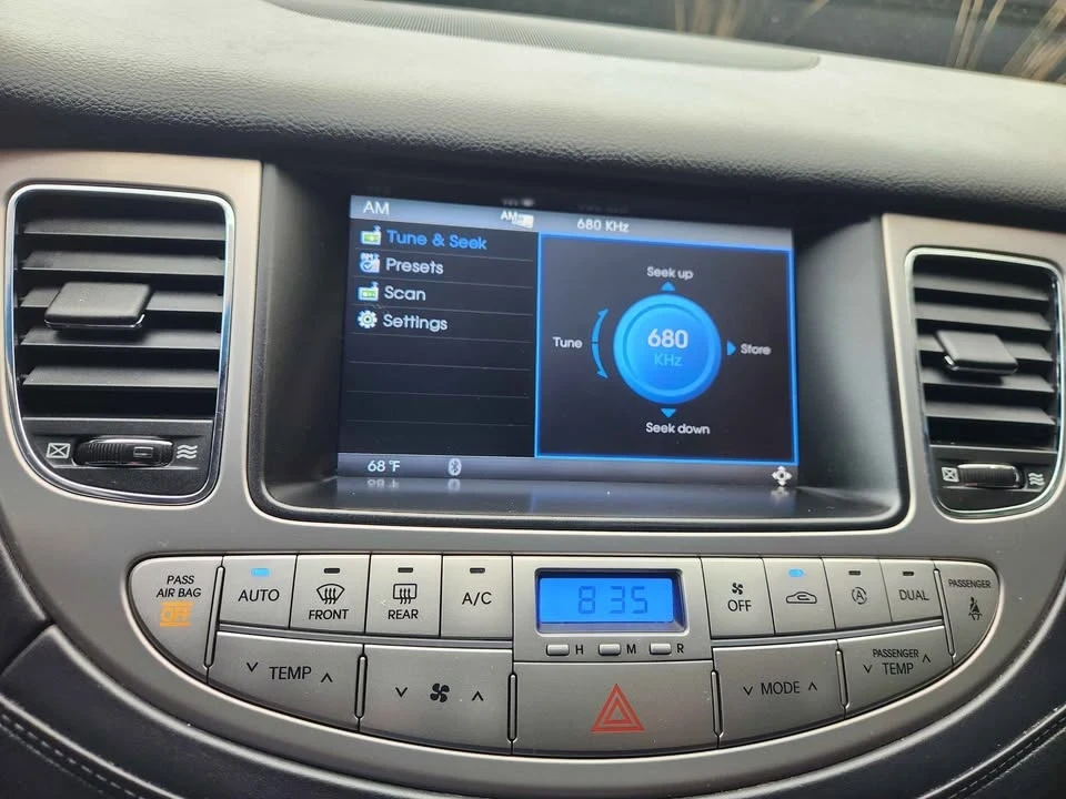 2009 Hyundai Genesis - Image 17 of 20