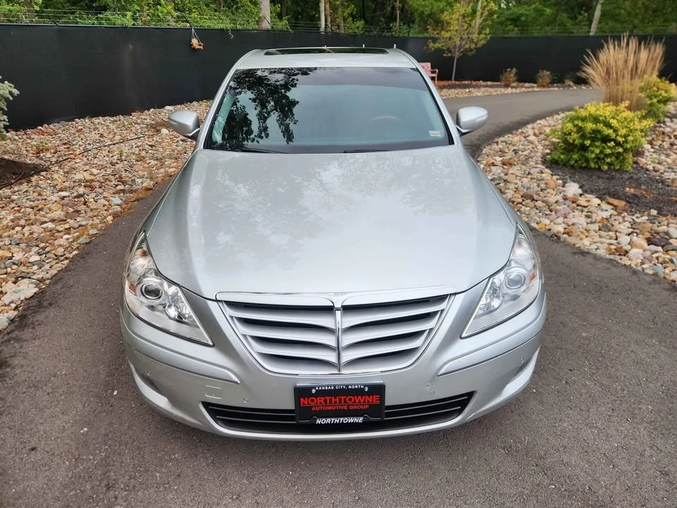 2009 Hyundai Genesis - Image 8 of 20