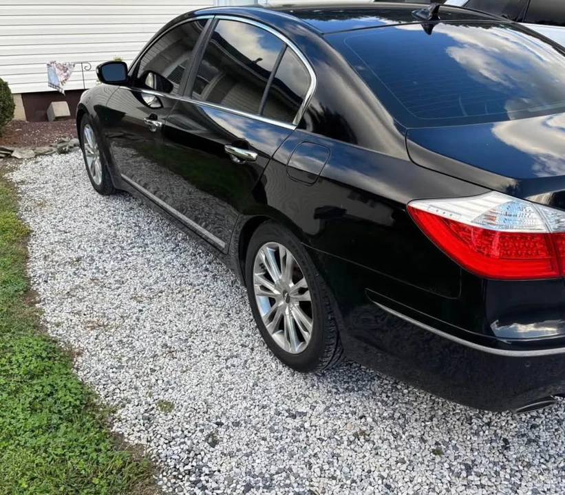 2009 Hyundai Genesis - Image 13 of 14